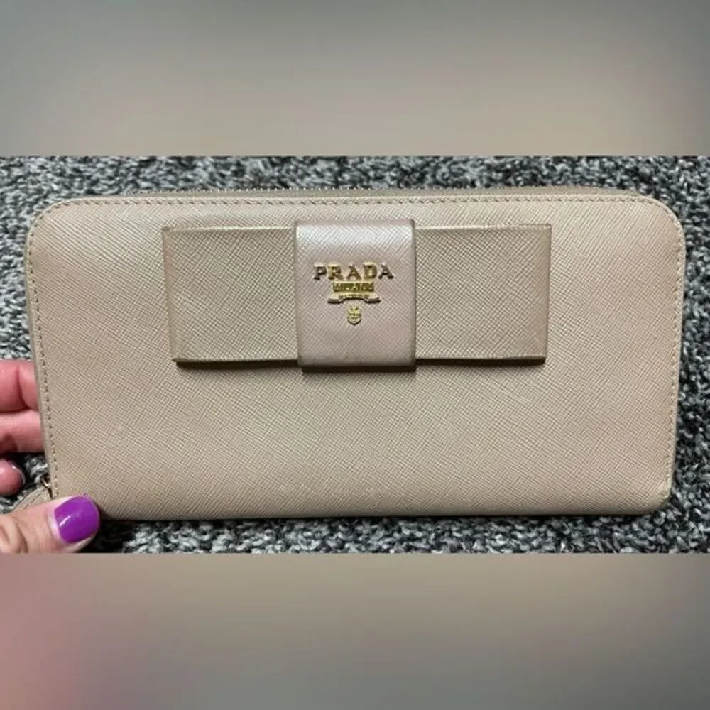 Prada Fiocco wallet